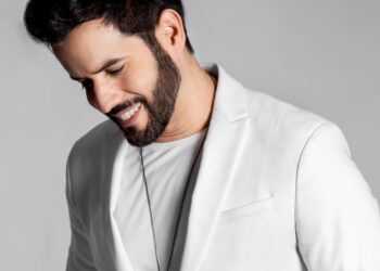 Manny Cruz es doblemente destacado por la Revista Billboard