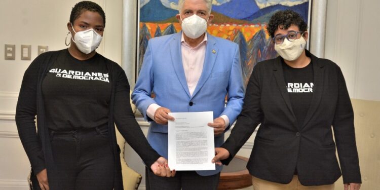 Exigen a senadores renunciar a los 1,228 millones de pesos del “barrilito” y “cofrecito”