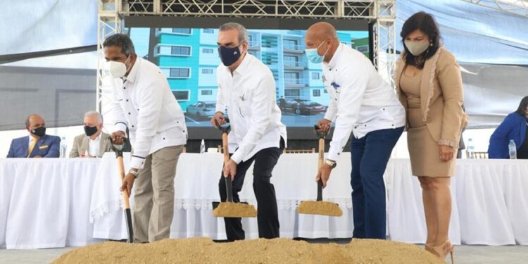 Gobierno invertirá RD$2,362MM en 1,168 viviendas de bajo costo para SDE.