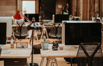 Trabajo remoto, bienvenido para siempre: los cambios que impuso la pandemia en las redacciones