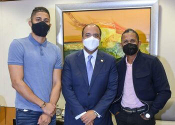 Banreservas y Fernando Tatis jr acuerdan realizar campañas de valores en RD