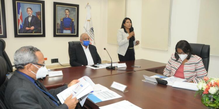 Ministerio de Educación salda deuda de 351 millones heredada con el Semma