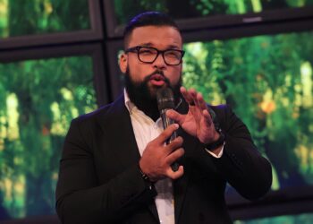 Debate entre el pastor Jhan Carlos Peña y el comunicador Michael Miguel Holguín