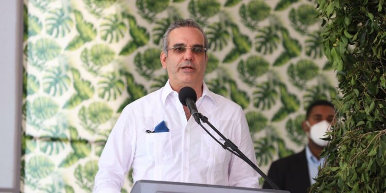 Presidente Abinader: El turismo es fuente de empleo permanente