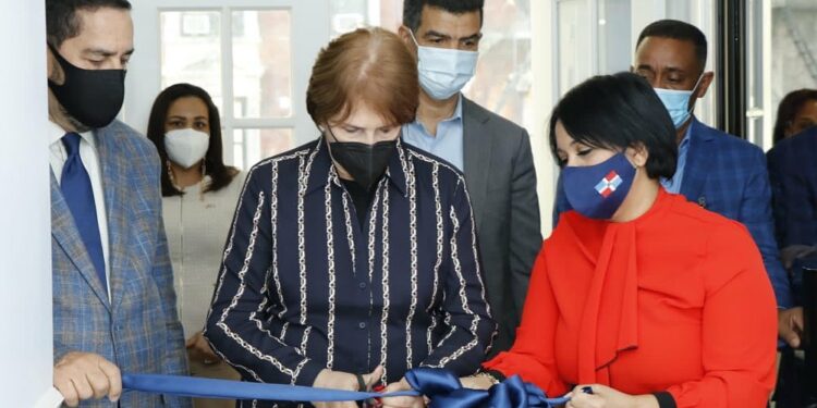 Ministra de Cultura valora trabajo de Comisionada  en USA; dice no saber de "nominilla" en Nueva York