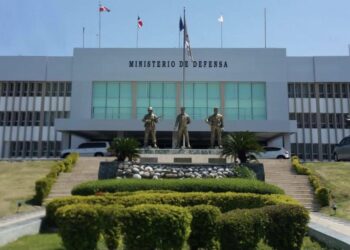 Poder Ejecutivo asciende a más de cuatro mil miembros de las Fuerzas Armadas