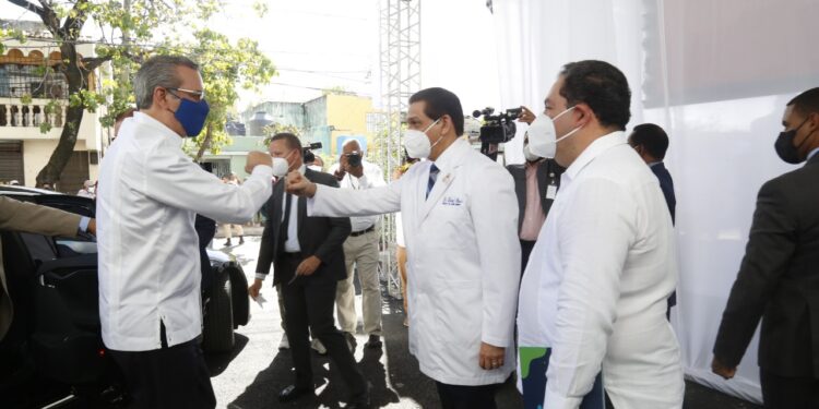 Abinader deja en funcionamiento nuevas áreas del hospital Dr. Félix María Goico en Villa Consuelo