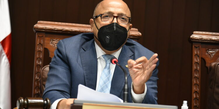 Alfredo Pacheco dice revisará ternas de adjuntos del Defensor del Pueblo, si el Senado las devuelve