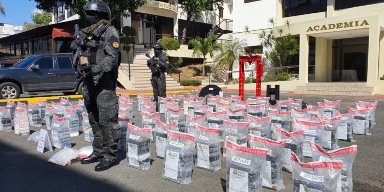 DNCD allana vivienda en Los Cacicazgos y ocupa 500 paquetes de cocaína