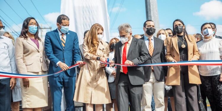 ADN y CMD rinden homenaje a médicos fallecidos por COVID-19