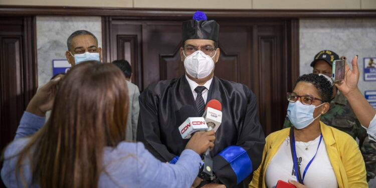 Jueza aplaza audiencia preliminar a los encartados de la red de El Abusador