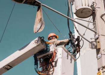 Edesur electrifica comunidad La laguneta en San José de Ocoa