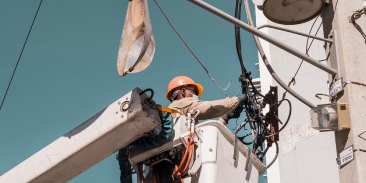 Edesur electrifica comunidad La laguneta en San José de Ocoa