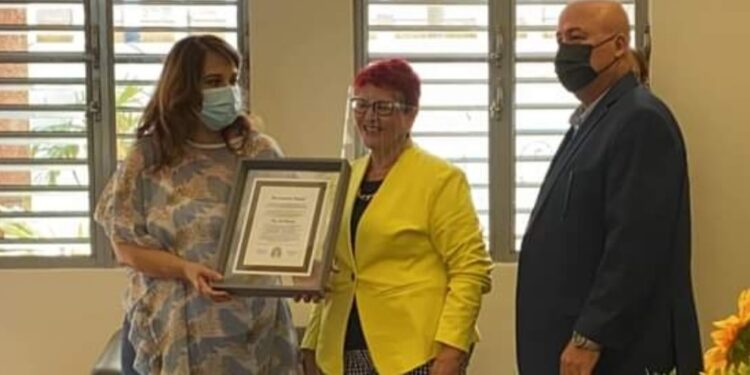 AIPEH-PR reconoce escritora Ana Marchena