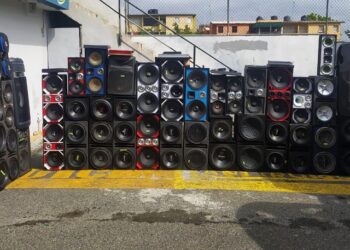 Incautan bocinas de 23 vehículos por escandalizar; Policía ofrece nombres de propietarios