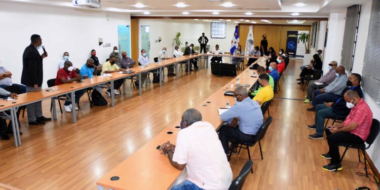 Instituciones de Gobierno se reúnen con organizaciones deportivas que reciben fondos del Presupuesto