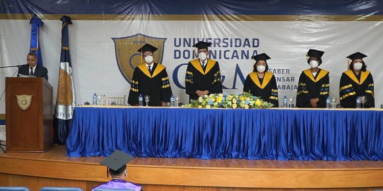 Universidad O&M gradúa 1,787 profesionales en diversas ramas del saber