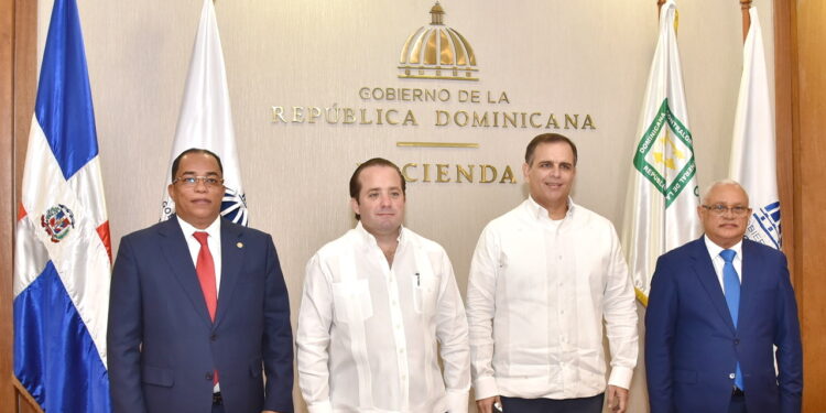 Juramentan nuevo contralor general y tesorero nacional