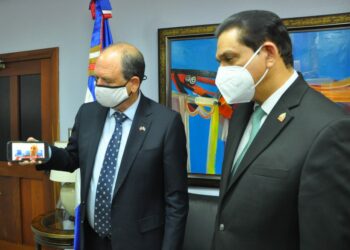 RD recibe de Israel un equipo que transforma el aire en agua potable