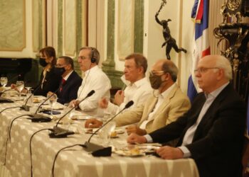 Presidente RD comparte  con periodistas haitianos en Palacio Nacional