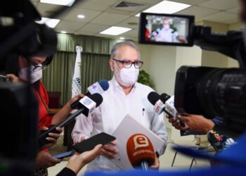 Ministro Ceara Hatton señala como positivo para economía disminución de tasa de COVID19 y la vacunación