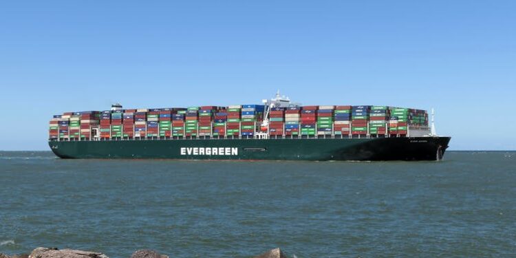 Suez, enlace y cuello de botella entre el Mediterráneo y el Mar Rojo