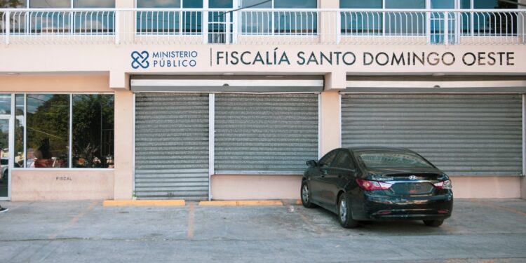 Fiscalía de SDO ocupa RD$75,500 en máquinas tragamonedas