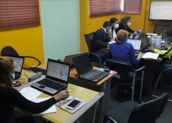 Empresas firman acuerdo para emplear a jóvenes en el ámbito digital