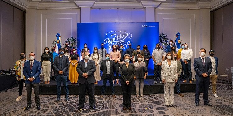 Un grupo de 29 diseñadores dominicanos competirán para elaborar nuevo logo de la marca país