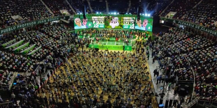 Imágenes: Fuerza del Pueblo abarrota Palacio de los Deportes
