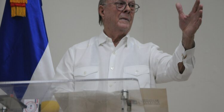 Hipólito Mejía pondera legado de José Francisco Peña Gómez