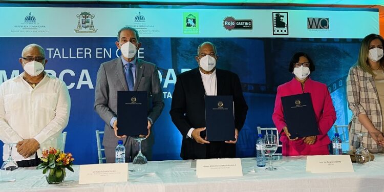 Convenio: Desarrollo cinematográfico en Puerto Plata tendrá sello propio