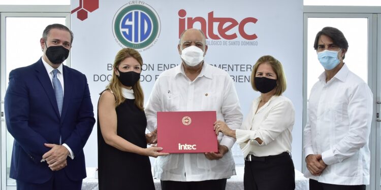 Crearán beca Don Enrique Armenteros para formar doctores en Ciencias Ambientales