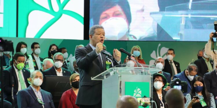 Imágenes: Fuerza del Pueblo abarrota Palacio de los Deportes