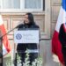 Develan placa de las hermanas Mirabal en París, Francia