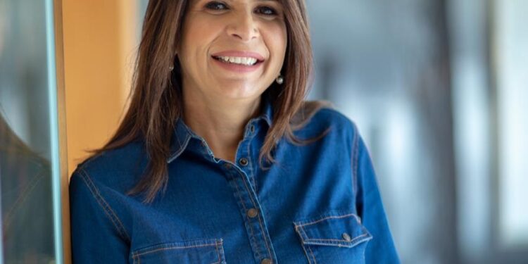 Diputada Lourdes Aybar, esposa de Elías Serulle, también anuncia salida del PLD