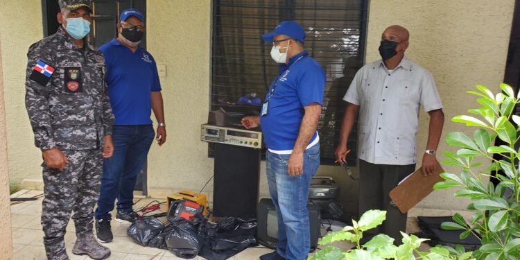 Autoridades allanan vivienda de hombre por ruido afectaba vecinos