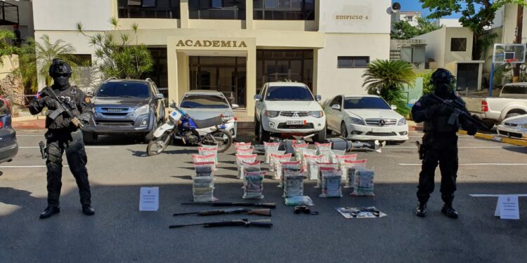 DNCD ocupa drogas y armas durante allanamientos en La Romana y La Altagracia