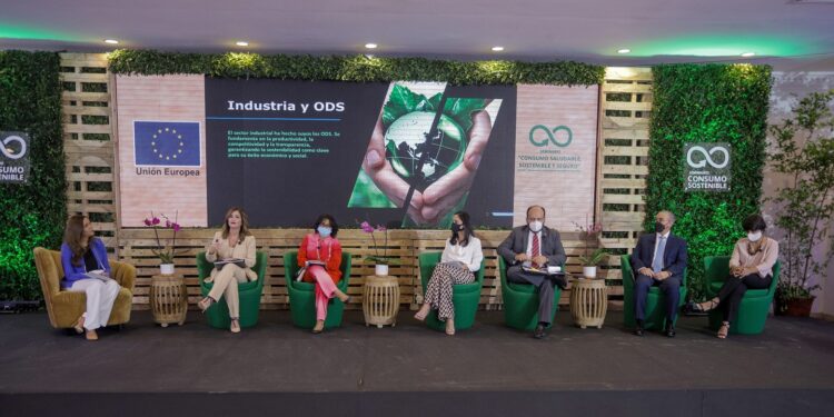 Instituciones conversan sobre el plástico y la emergencia climática global