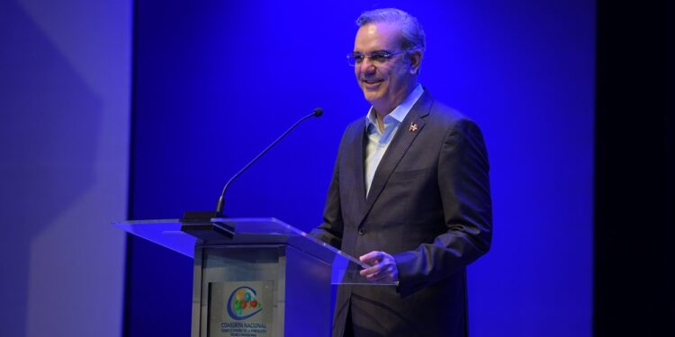 Presidente encabeza inauguración Consulta Formación Técnica en RD