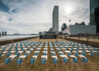 Con 168 pupitres vacíos ante la ONU, Unicef pide reabrir escuelas