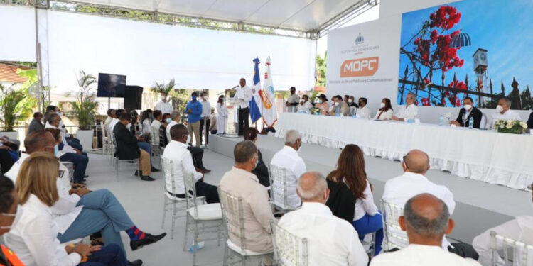 Gobierno inaugura reconstrucción carretera Manolo Tavarez Justo en la zona noroeste