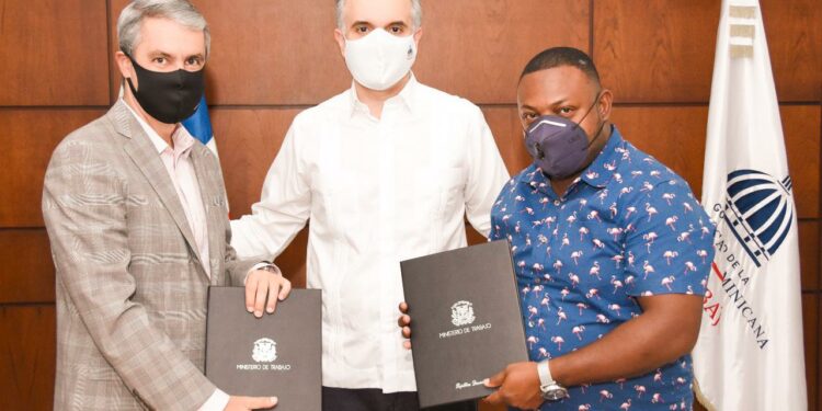 Falcondo y sindicato de trabajadores acuerdan aumento salarial y pago retroactivo