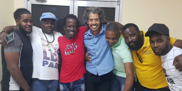 Ya están en Haina jóvenes estuvieron secuestrados en Haití