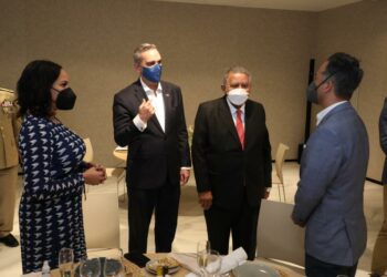 Abinader se reúne con dominicanos residentes en España