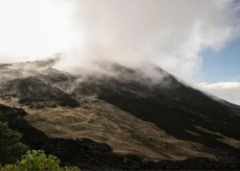 Dos Islas del Caribe en emergencia extrema por erupción de volcán