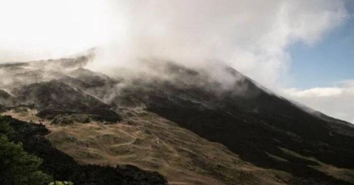 Dos Islas del Caribe en emergencia extrema por erupción de volcán