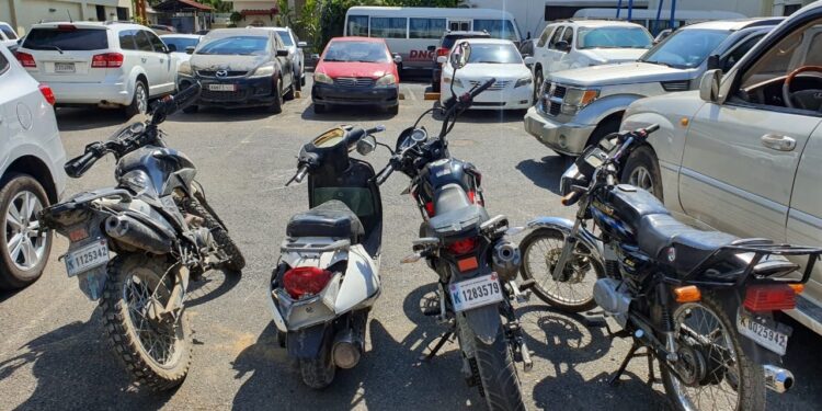 DNCD arresta varios, ocupa drogas y vehículos en Boca Chica