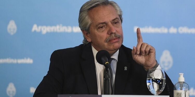 Argentina extiende cierre de fronteras hasta 30 de abril por COVID-19