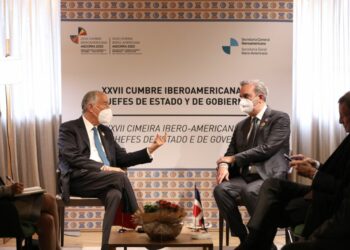 Abinader trata sobre comercio, energía, tecnología y colaboración en Cumbre Iberoamericana